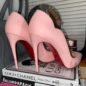 Christian Louboutin Hot Chick Scallop Pumps 39 1/2